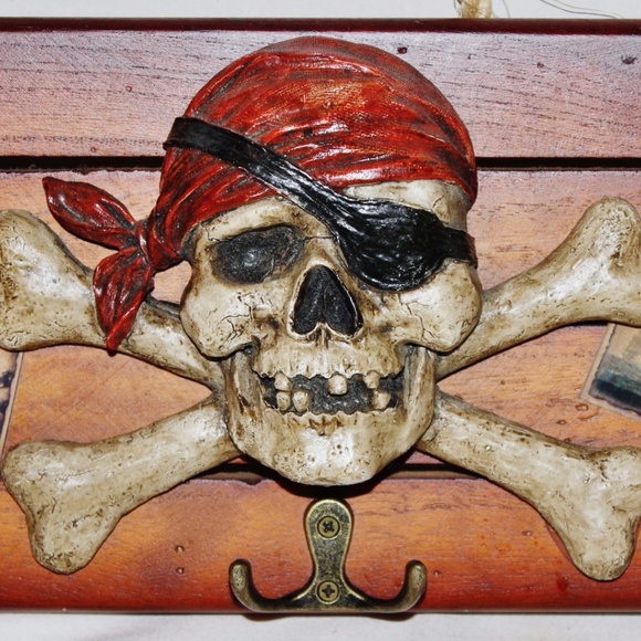 Life Like 3 D Pirate Skull Rope Wall Decor